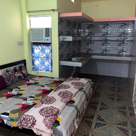 Balaji Homestay Mathura In Vrindavan エクステリア 写真