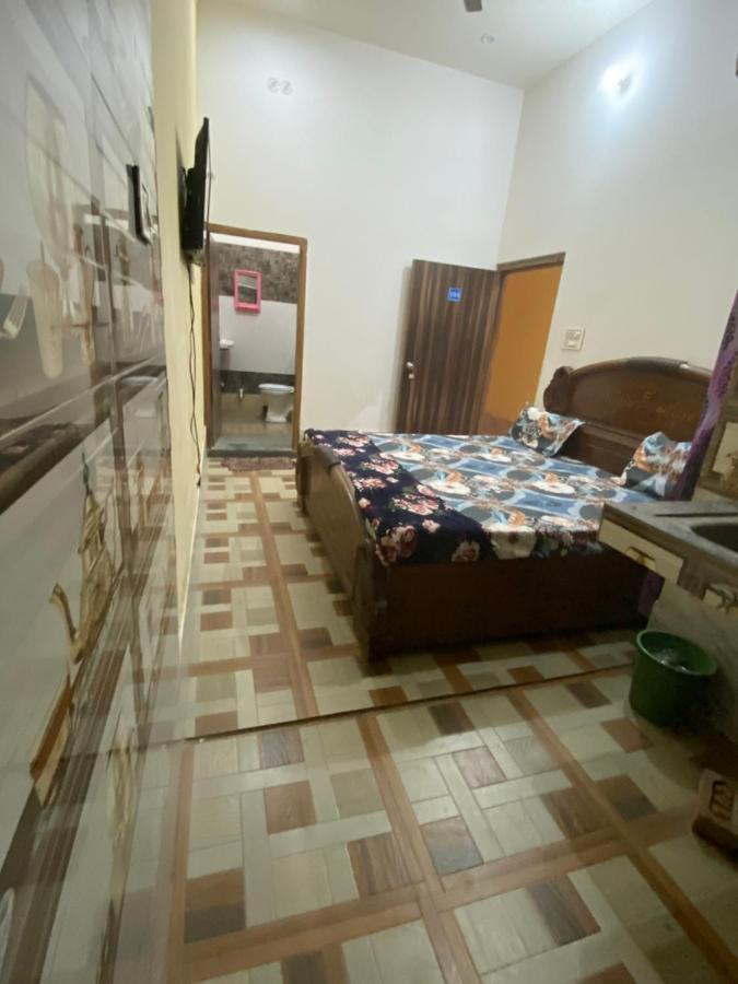 Balaji Homestay Mathura In Vrindavan エクステリア 写真