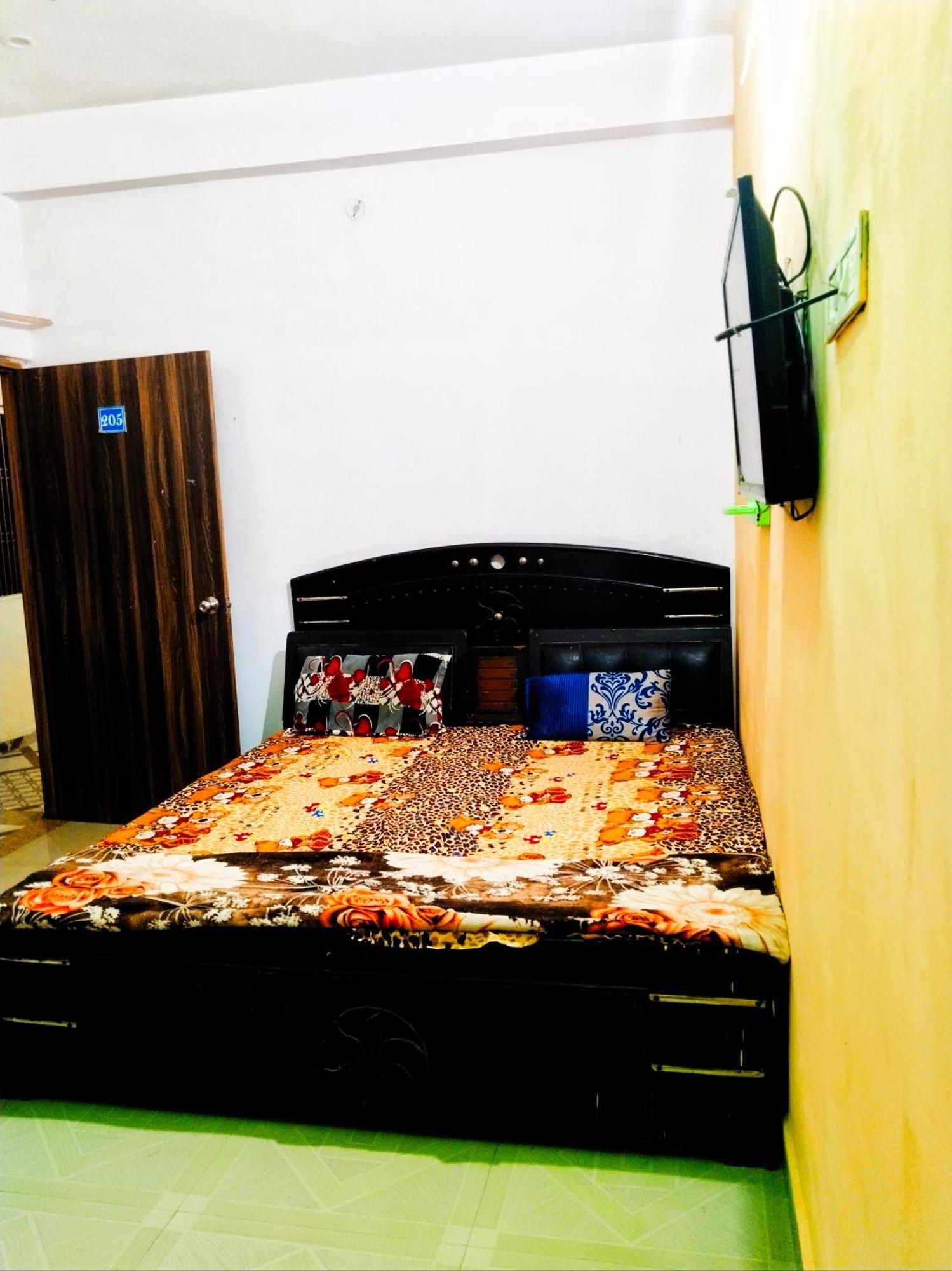 Balaji Homestay Mathura In Vrindavan エクステリア 写真