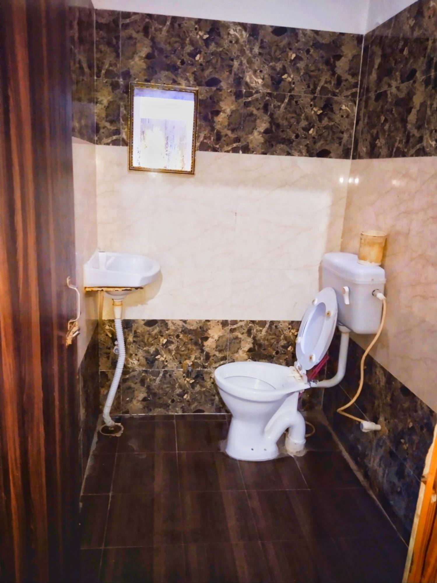 Balaji Homestay Mathura In Vrindavan エクステリア 写真