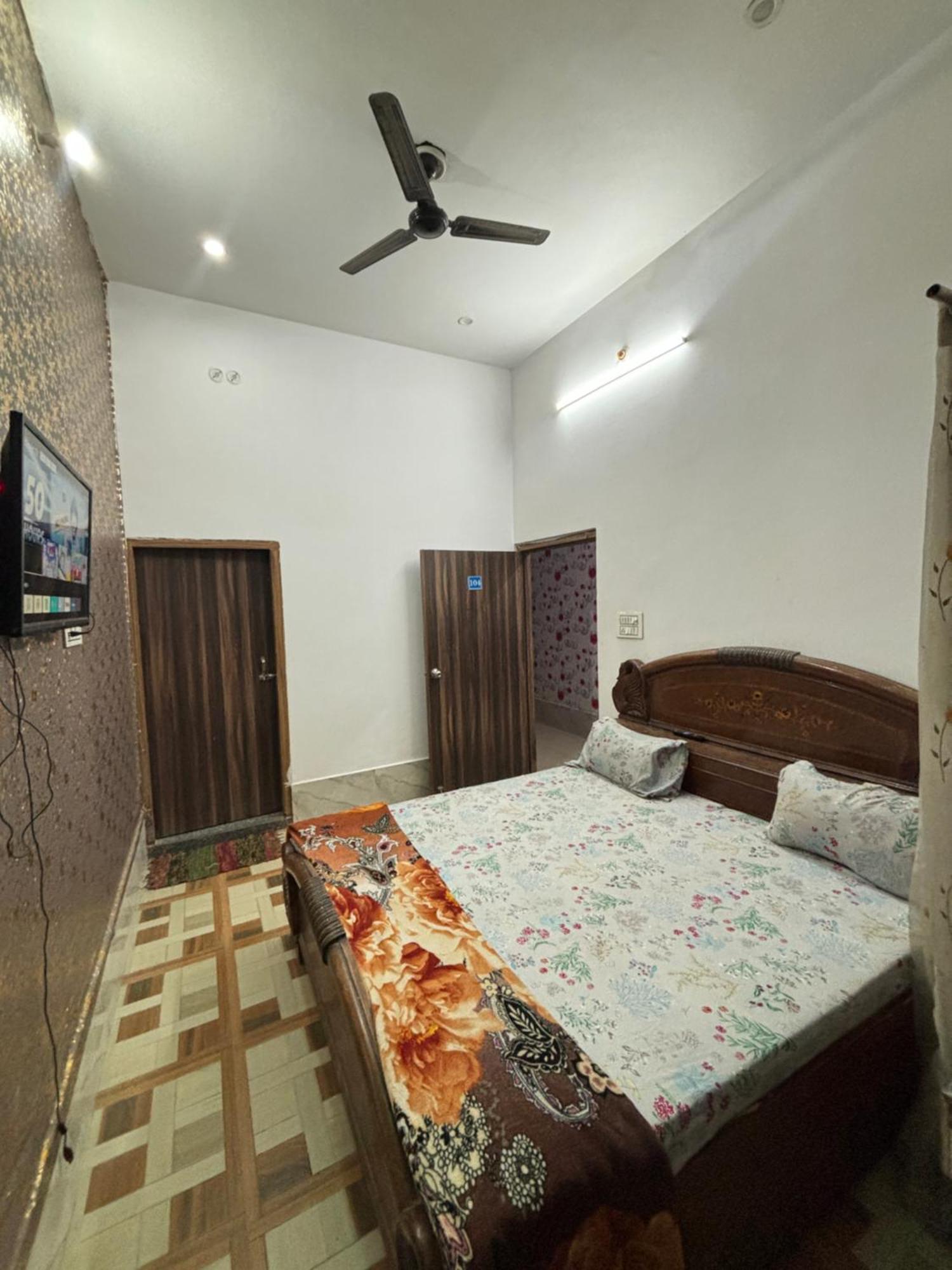 Balaji Homestay Mathura In Vrindavan エクステリア 写真