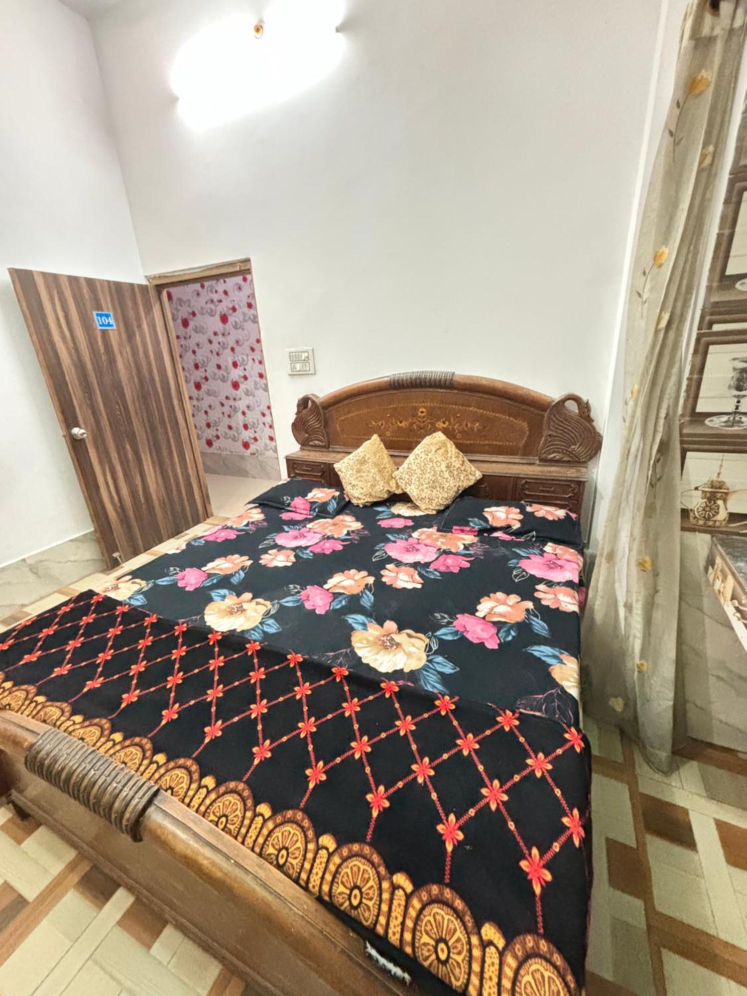 Balaji Homestay Mathura In Vrindavan エクステリア 写真