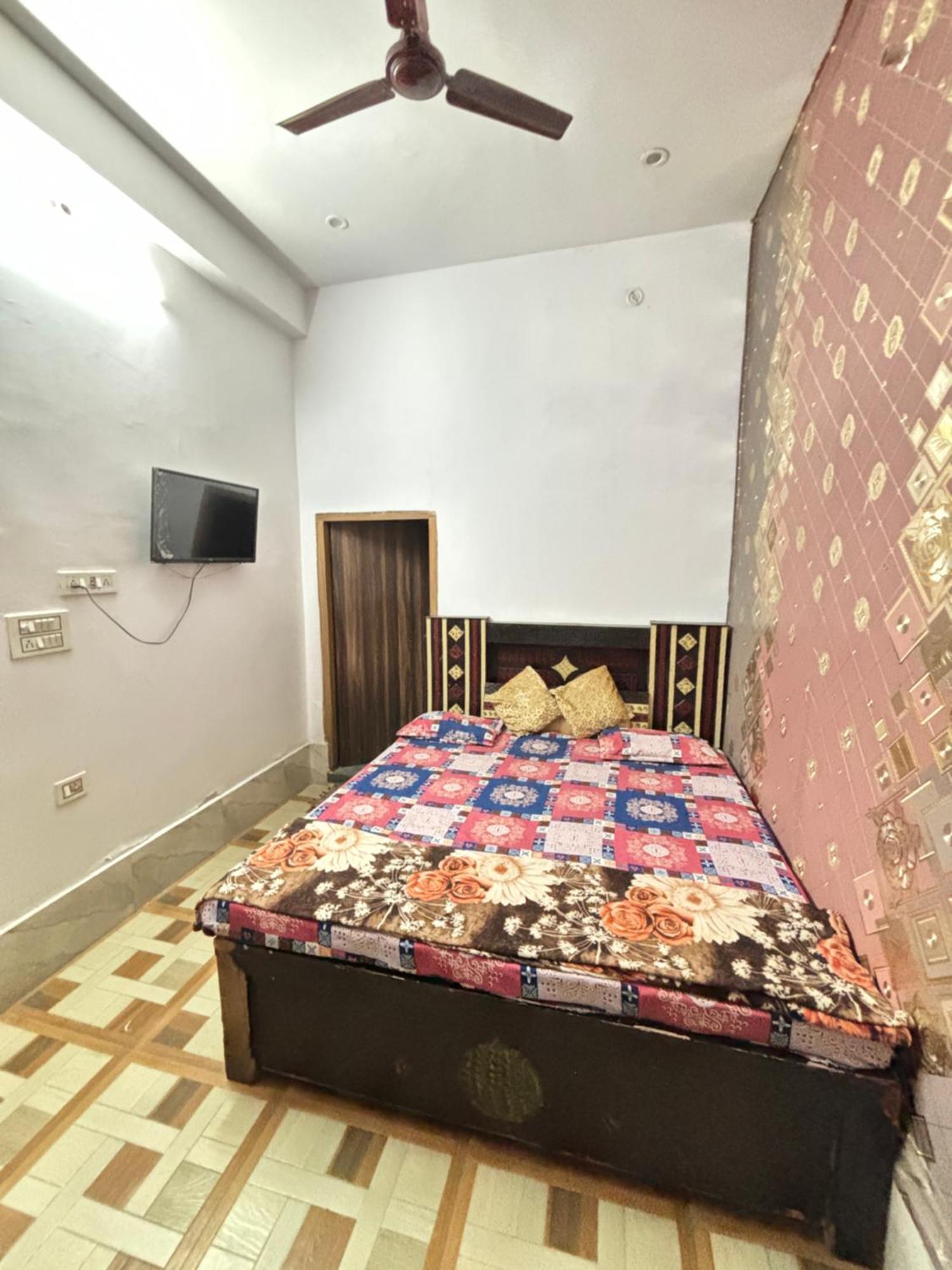 Balaji Homestay Mathura In Vrindavan エクステリア 写真